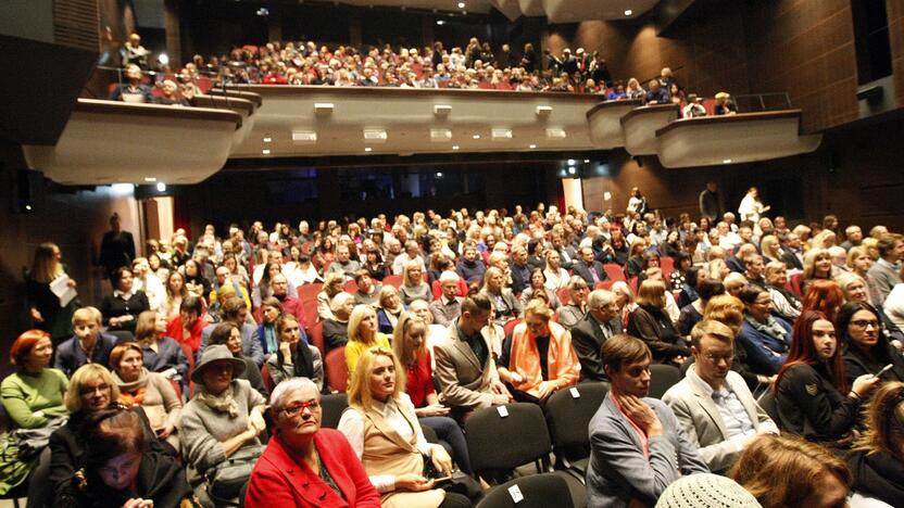 Šventės: Klaipėdos dramos teatras sulauks aibės žiūrovų – bilietai į gruodį vyksiančius spektaklius beveik išpirkti.